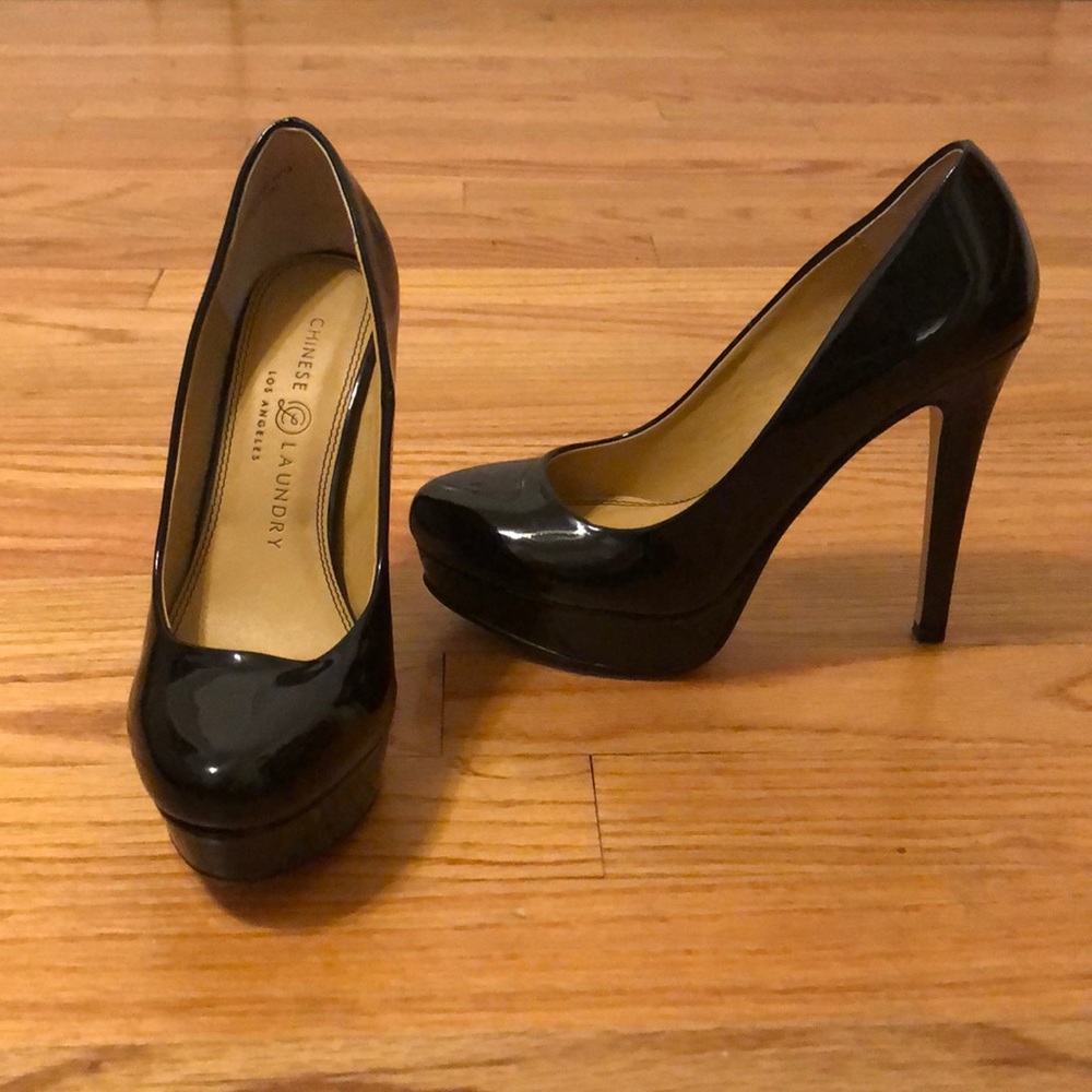 BARELY WORN Chinese Laundry Pumps